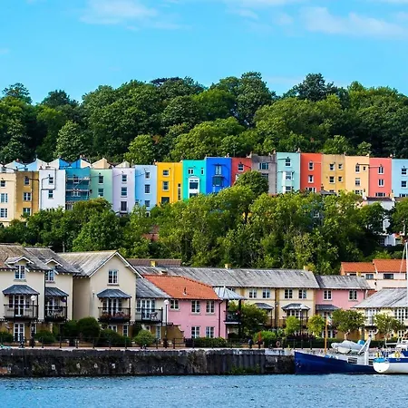 Peaceful & Pretty 2 Bedroom Flat Near Clifton * Bristol