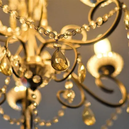 Peaceful & Pretty 2 Bedroom Flat Near Clifton