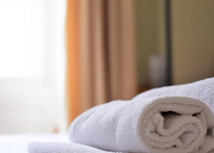 Peaceful & Pretty 2 Bedroom Flat Near Clifton