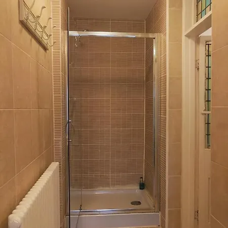 Peaceful & Pretty 2 Bedroom Flat Near Clifton * Bristol