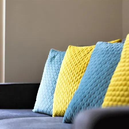 Peaceful & Pretty 2 Bedroom Flat Near Clifton شقة *