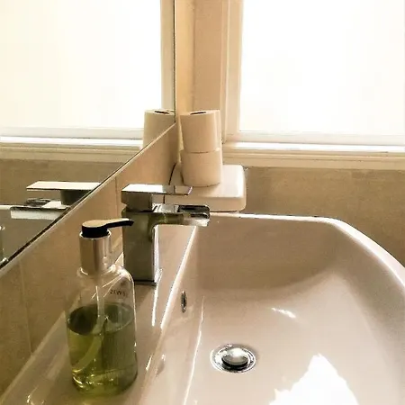 Peaceful & Pretty 2 Bedroom Flat Near Clifton Apartmán