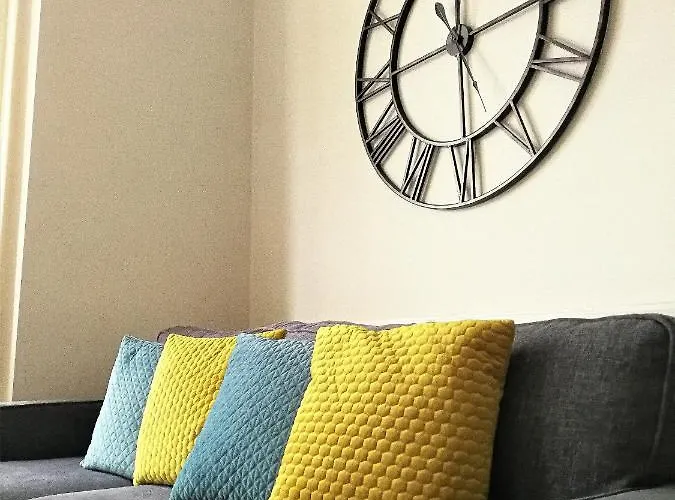 Peaceful & Pretty 2 Bedroom Flat Near Clifton