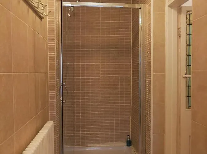 Peaceful & Pretty 2 Bedroom Flat Near Clifton * Bristol