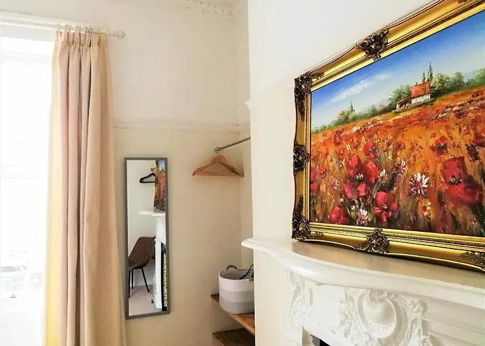 Peaceful & Pretty 2 Bedroom Flat Near Clifton Bristol