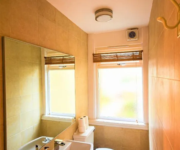 Peaceful & Pretty 2 Bedroom Flat Near Clifton Apartman *